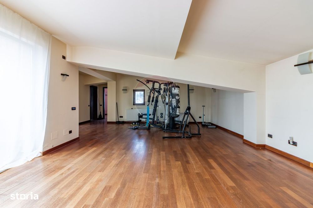 Vanzare Vilă cu 7 camere  Corbeanca