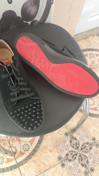 Vând papuci Christian Louboutin