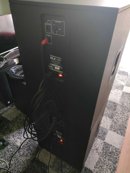 4 basi subwooferi activi 1 Behringer 1 alto 2 Electrovoice elx 118P