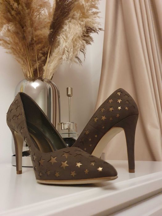 Pantofi cu toc, kaki