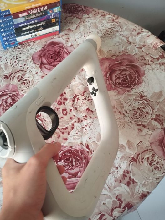 Продавам Playstation 4