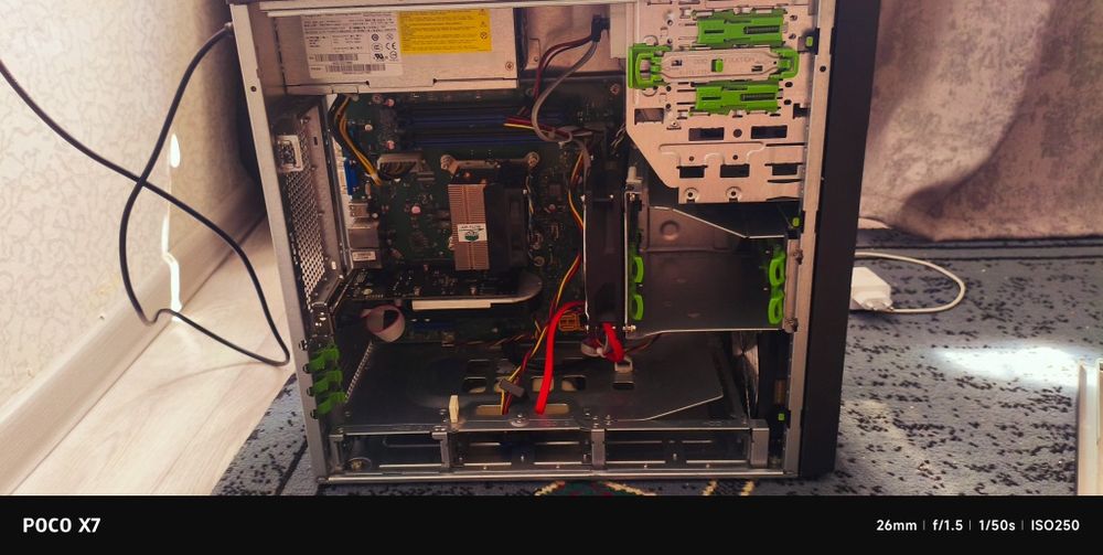 Продам компьютер Fujitsu Primergy TX100 S3