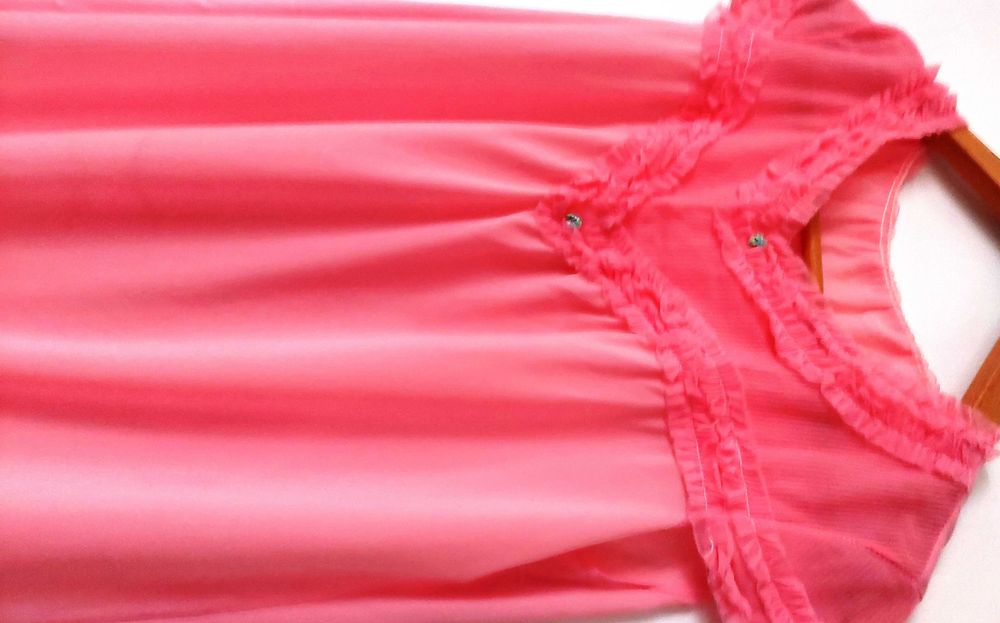 Нощница в приятно розов цвят, нова, прозрачна