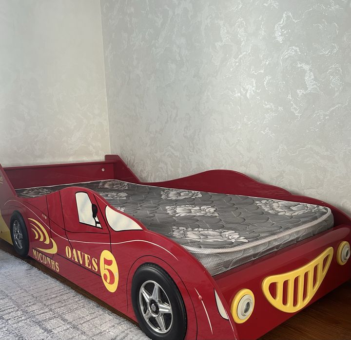 Продам кровать машинку