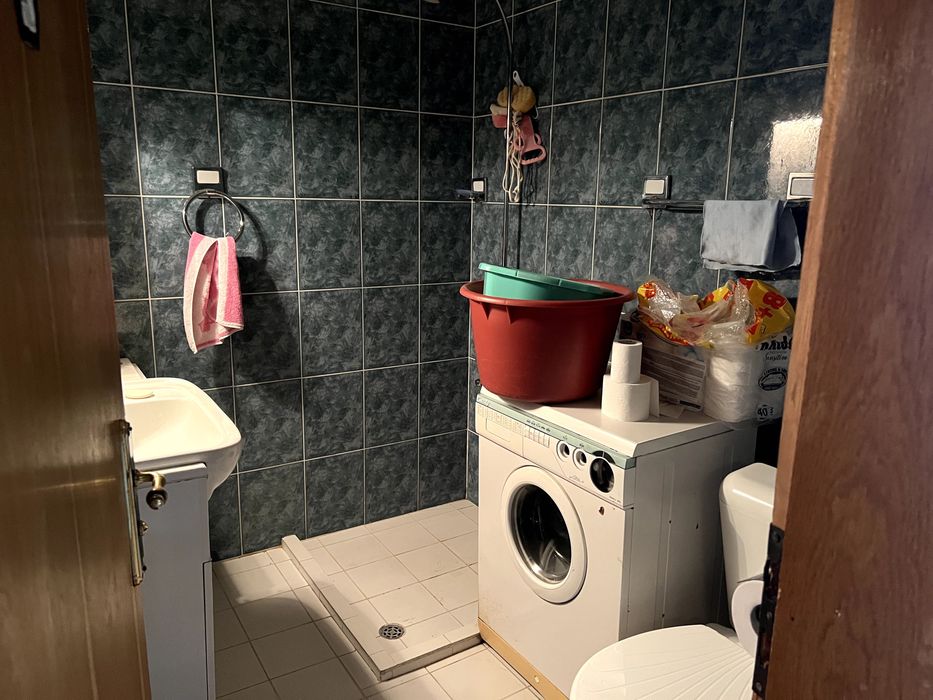 Просторен, многостаен апартамент в центъра на град Айтос