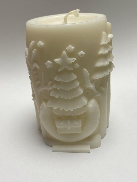 Ръчно правени коледни свещи