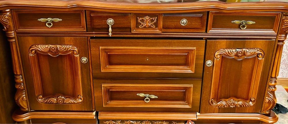 Сервант и шкаф с комодом