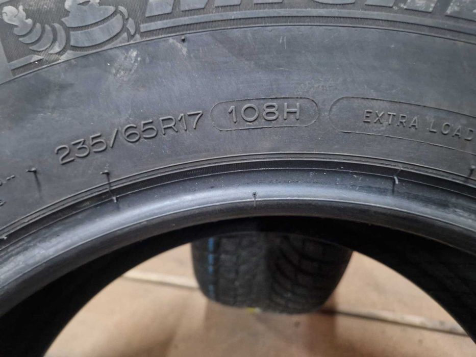 2 Michelin R17 235/65
зимни гуми
DOT3417