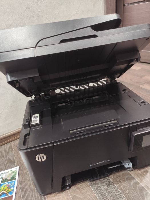 Продам цветной принтер лазерный