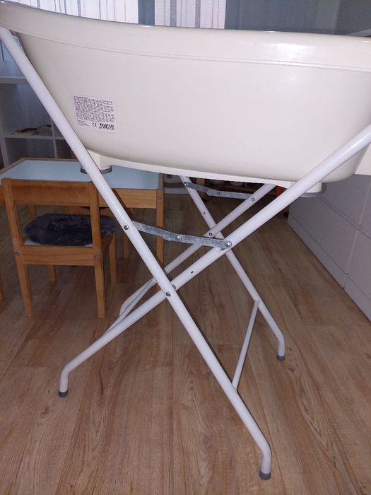 Бебешка ваничка със стойка