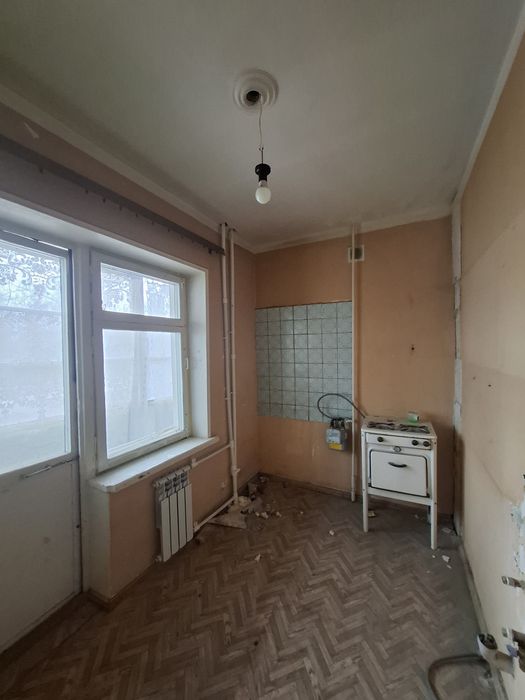 Продажа  Чирчик  2\2\4 ориентир Базарчик Нептун.