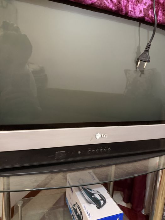 Прдам телевизор Lg
