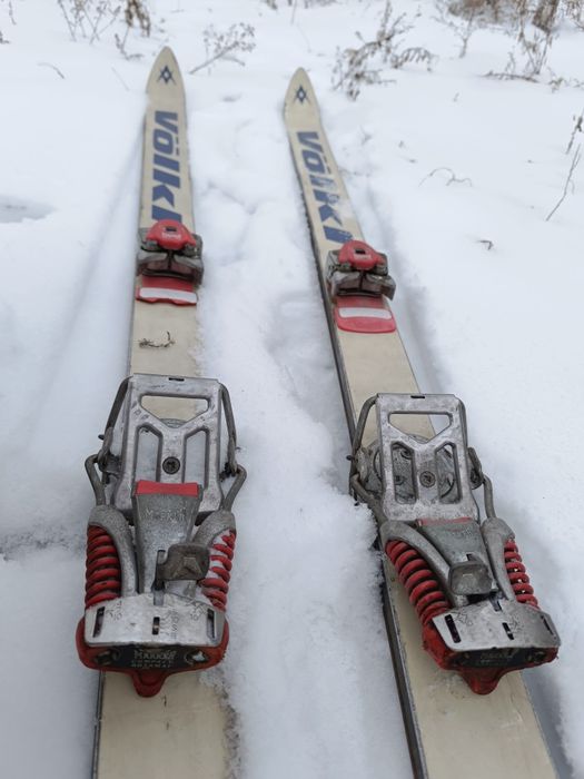 Продам зимние лыжи