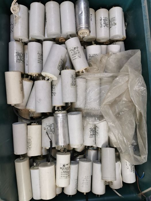 Kондензатори работни от 2 до 5 лв.