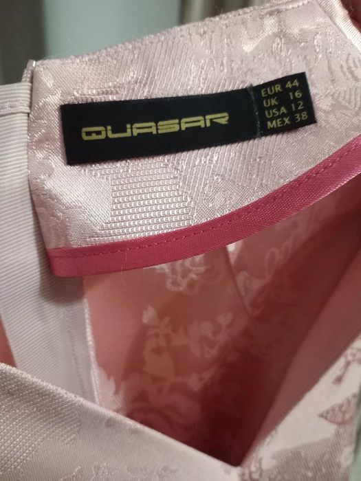 Продам платья  в отличном состояния одевала 1 рас.