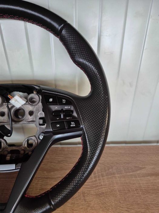 Продавам много запазен кожен волан за Hyundai Tucson от 2015 до 2020