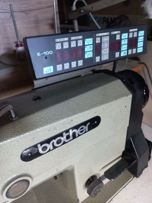 Masina de cusut Brother cu doua ace profesionala japoneza