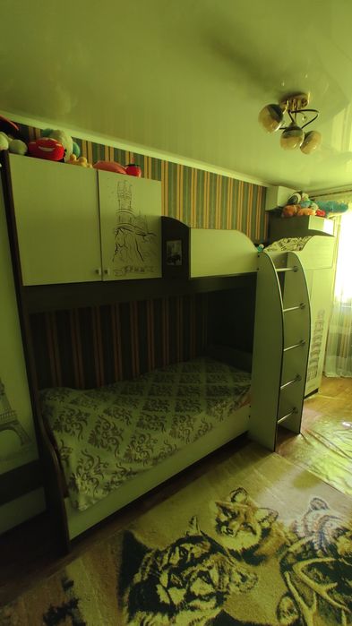 Двухъярусная кровать