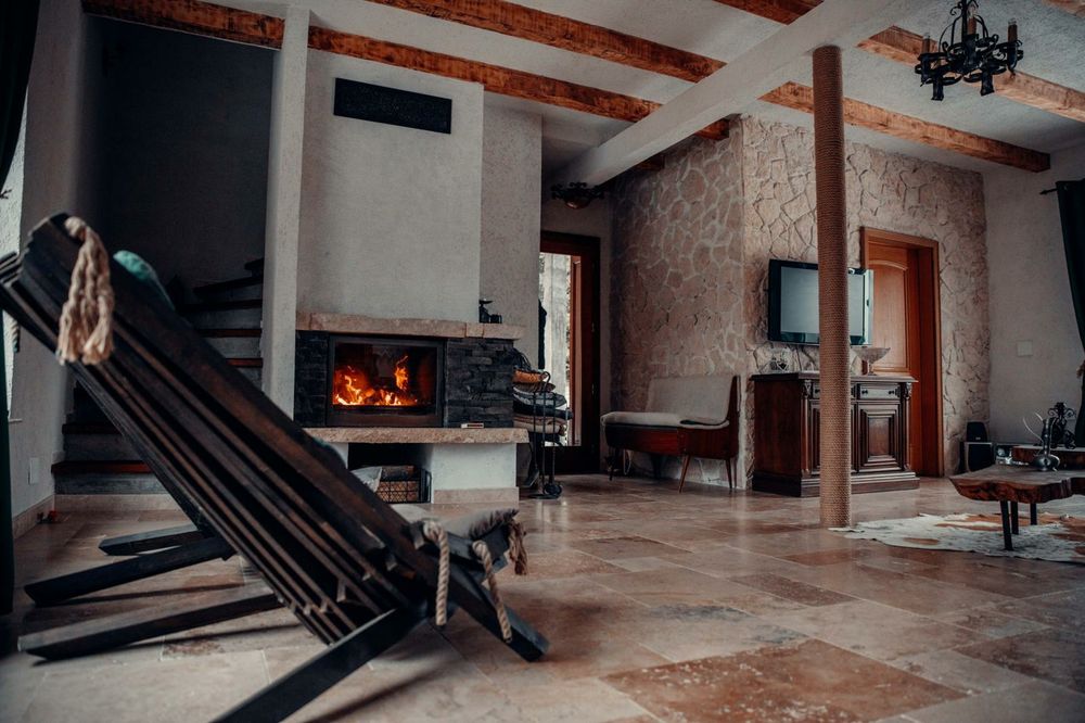 Cabană în Apuseni, loc. Beliș libera de Craciun, ocupata de Rev