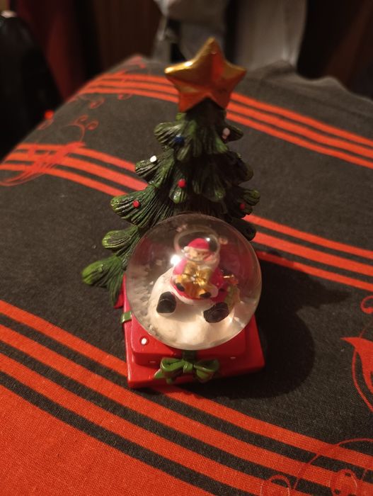 Преспатие с дядо Мраз и елха