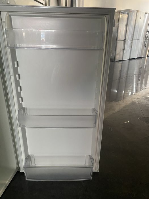 Хладилник Electrolux с малък фризер