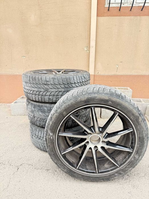 Продам комплект зимней резины с дисками 235/45 R18