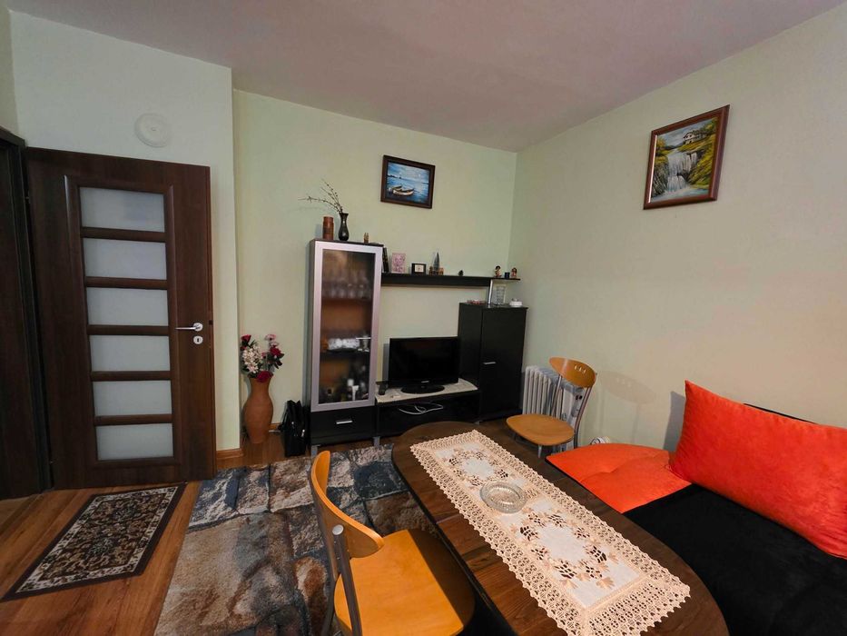 Продава 2-стаен апартамент, кв.Изток, гр.Перник-преустроен в 3-стаен
