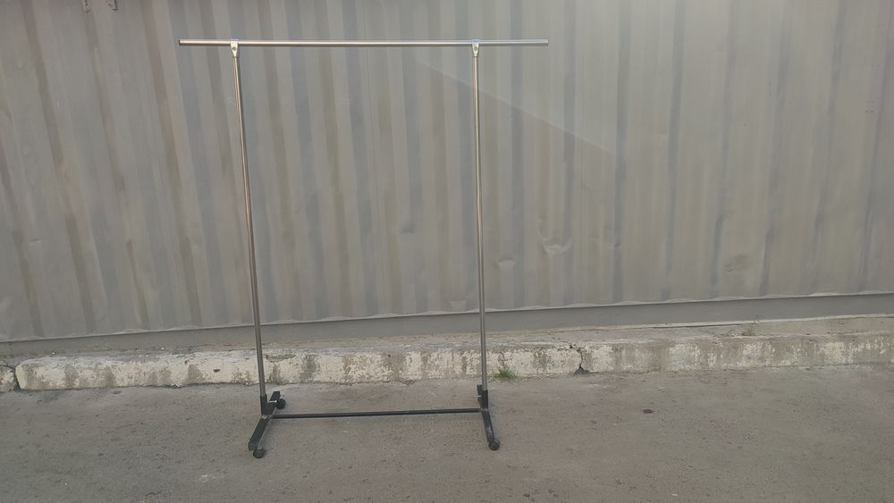 Вешалки для одежды .