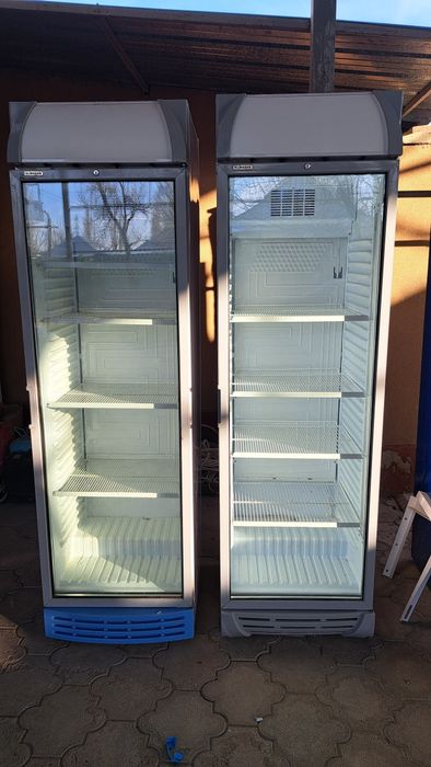 В наличии Витринные холодильники.