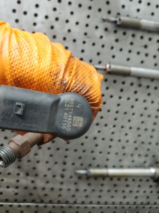 injector 2.0 d volvo v50 s40 peugeot 307 peugeot 407 peugeot 607 peugeot 807 citroen c4  9657144580