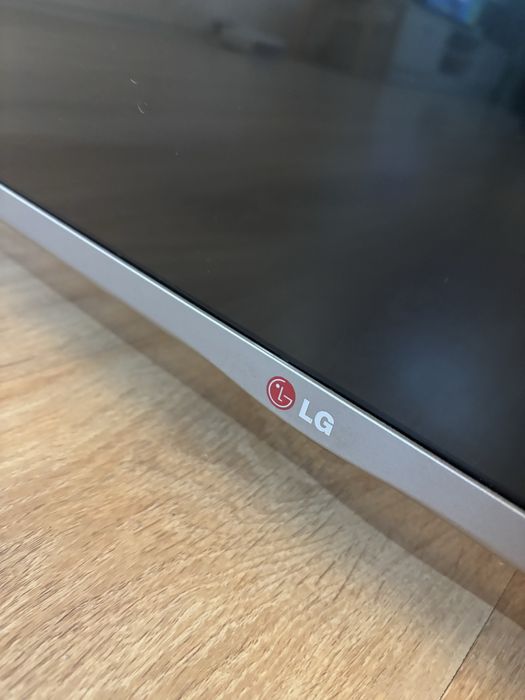 Телевизор lg , диагональ-109см