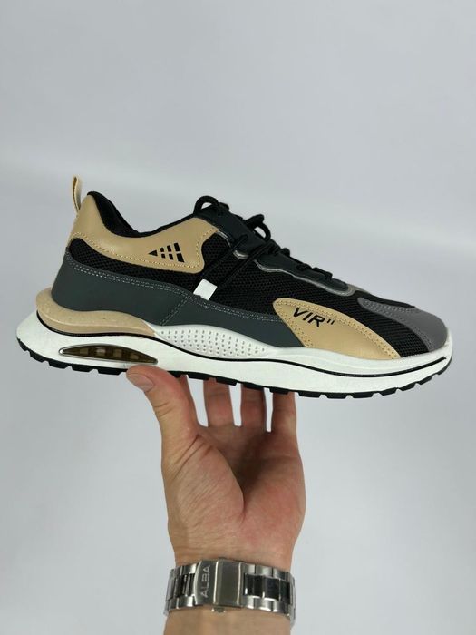 Продам кроссовки