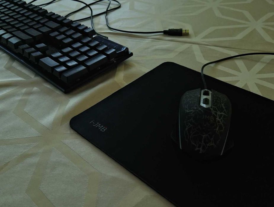 Set Gaming 4 în 1 i-JMB - Mouse, Mousepad + Căşti.
