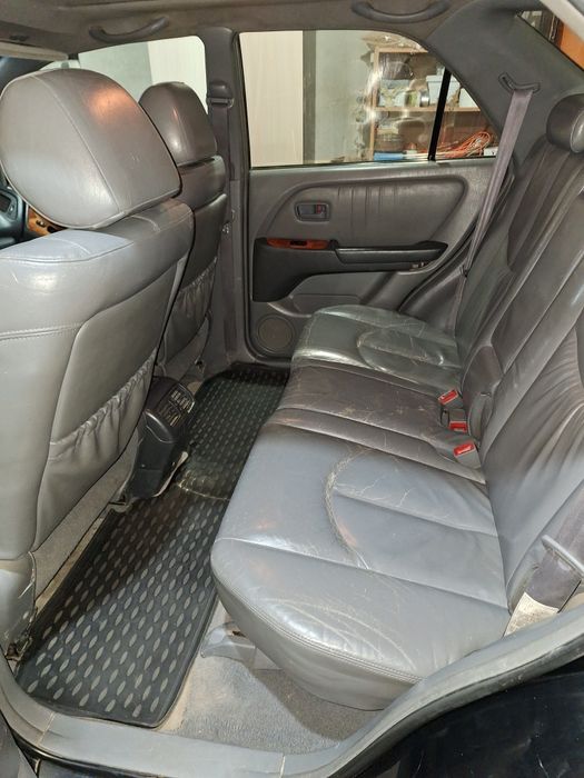 Продам ЛЕКСУС РХ300