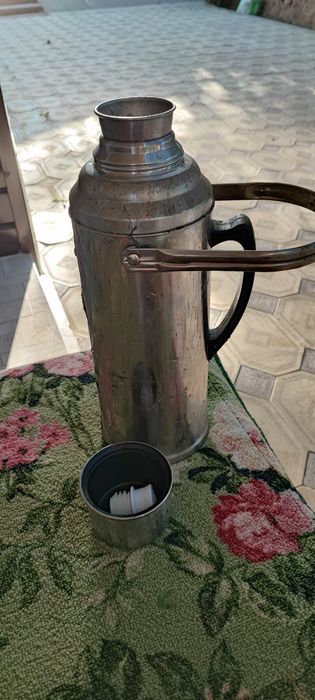 Термос 2 л в отличном состоянии