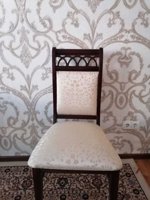 Продам срочно 10 стульев!