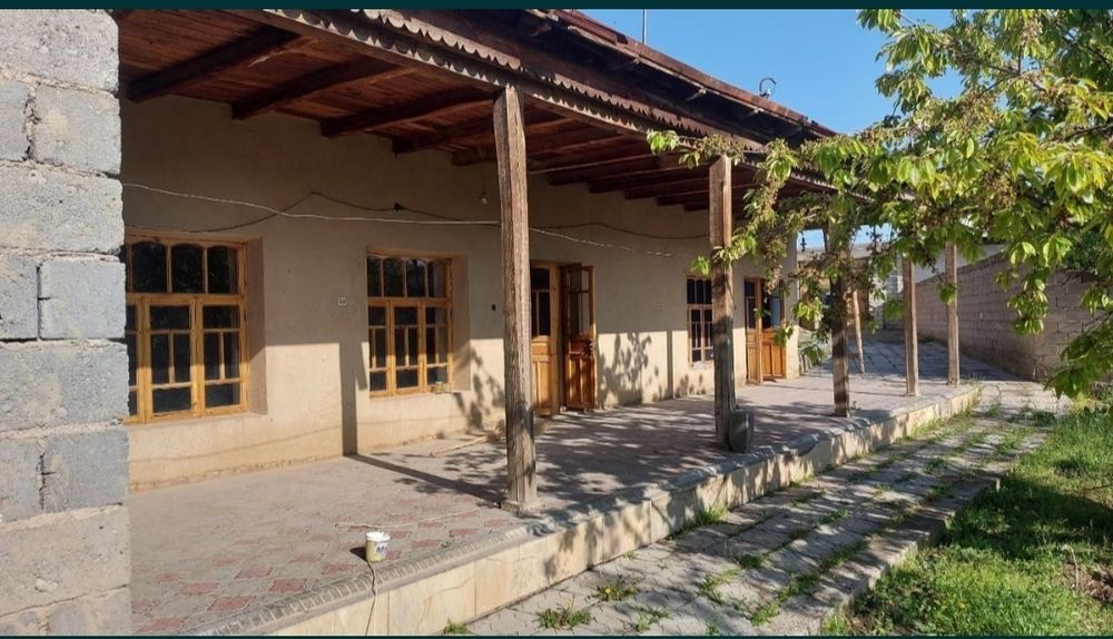 Uy sotiladi srochno real oladigonlar telefon qilelar