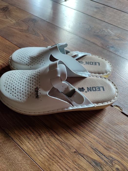 Vând saboți piele, mărimea 40