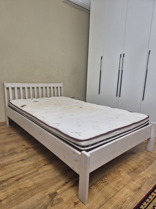 Кровать из массива