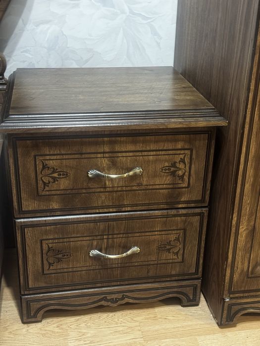 Продам спальный гаринитур Шкаф стнеку