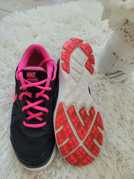 Дамски маратонки Nike и BLVR