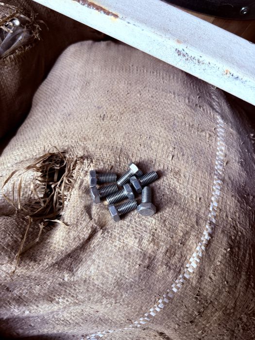 Болт шестигранный с полной резьбой!!!