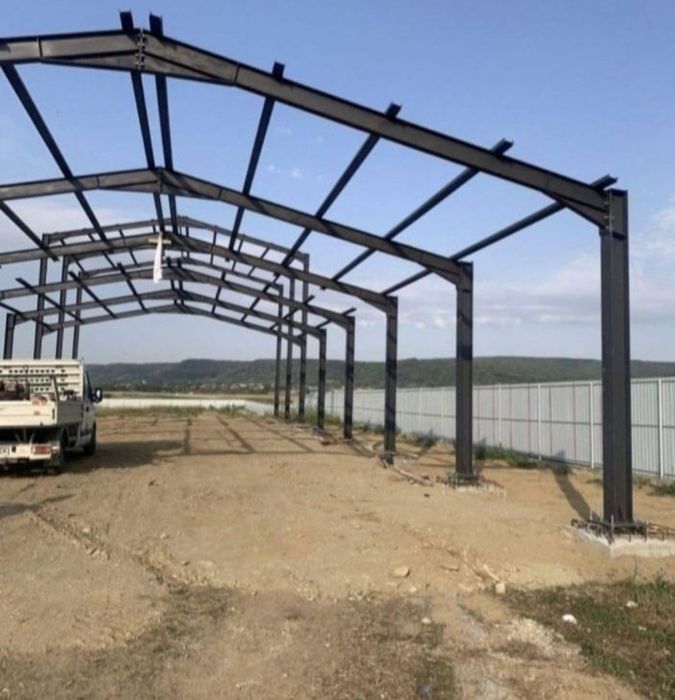 Vând structură metalică