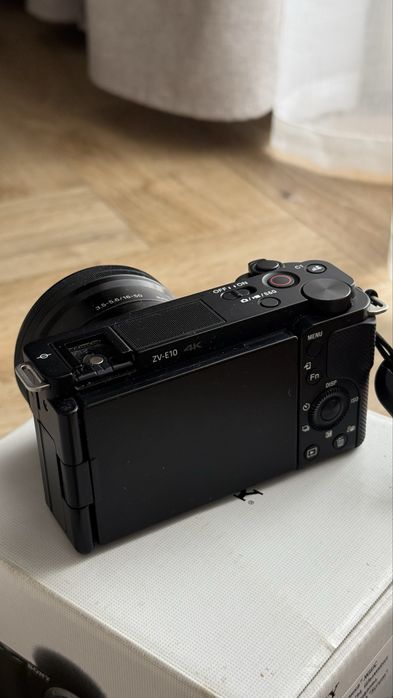 Sony ZV-E10 Kit 16-50mm | В идеале