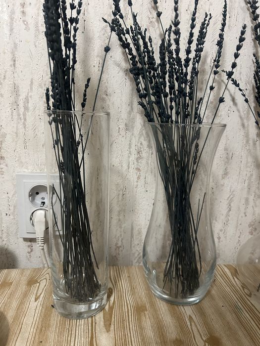 Четыре вазы с сухоцветами