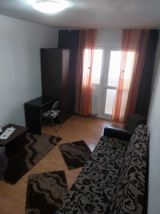 Închiriez garsonieră în zona Confecții