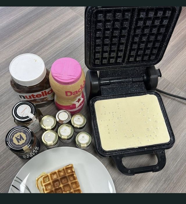 Гофретник въртяща основа LITTLE BALANCE 8805 Flip Waffles1200W,