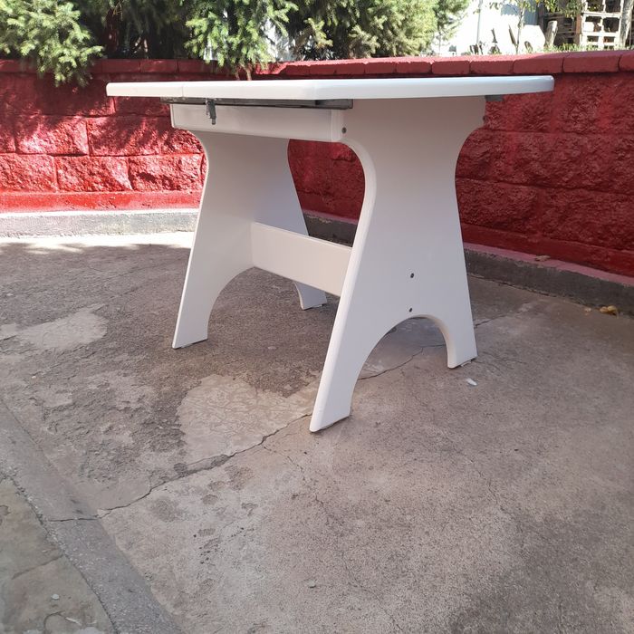 Стол белый овальный