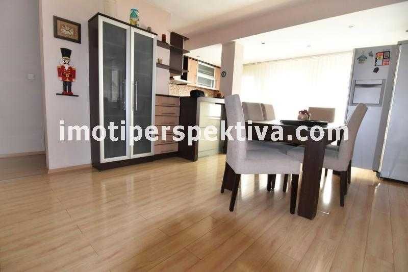 Продава се Тристаен апартамент в Пловдив, Кючук Париж - 120 кв.м за 1584 €/кв.м - Снимка #2