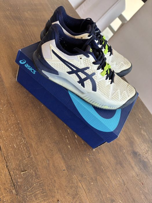 Продавам есеннии пролетни обувки asics